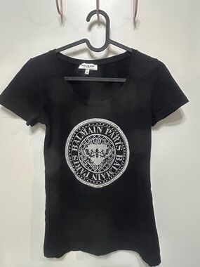 Balmain Black Short-Sleeve Scoop Neck Tee with Silver Logo Medallion